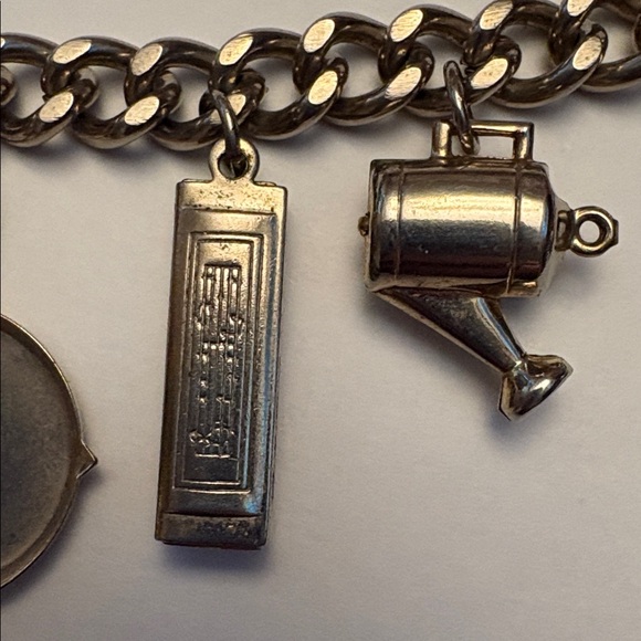 Vintage Women’s Silver-Toned Kitchen-Themed Charm Bracelet - Picture 5 of 13